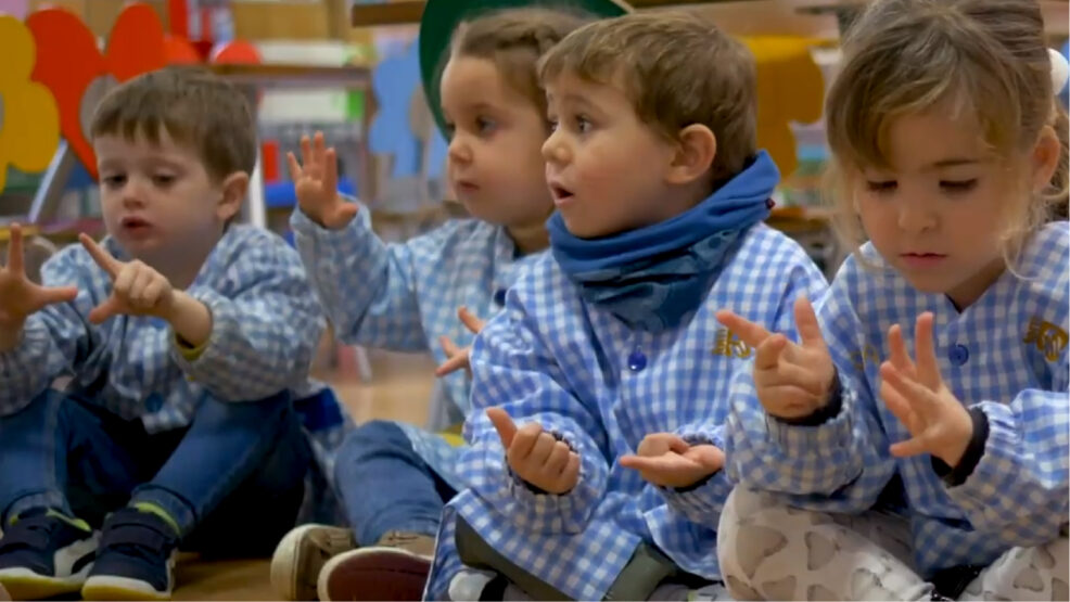 Emocionant manipulatiu adaptatiu i transversal Aixi es EMAT matematiques per a la vida